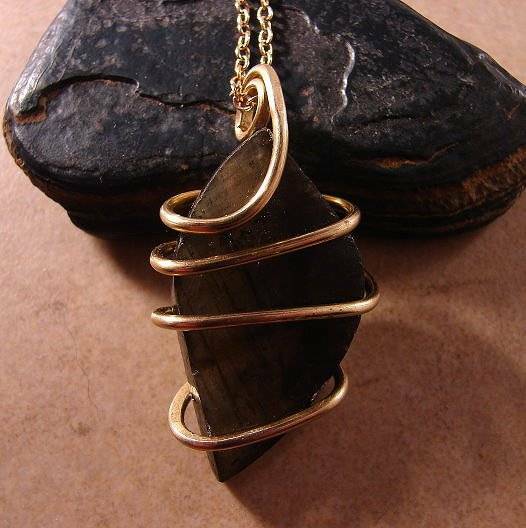 NORTHERN LIGHTS LABRADORITE PENDANT AMULET MERLIN'S GOLD BRONZE 18
