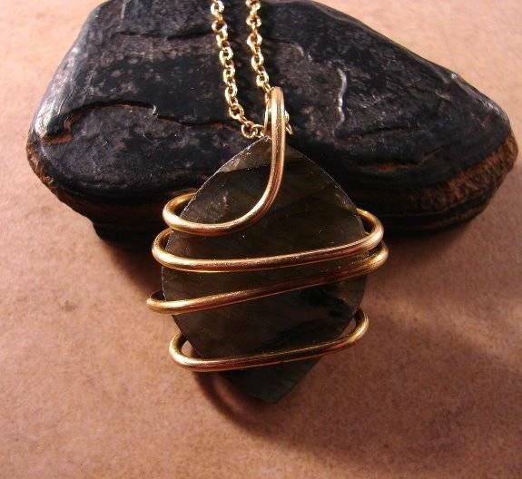 NORTHERN LIGHTS LABRADORITE CRYSTAL PENDANT MERLIN'S GOLD BRONZE 17