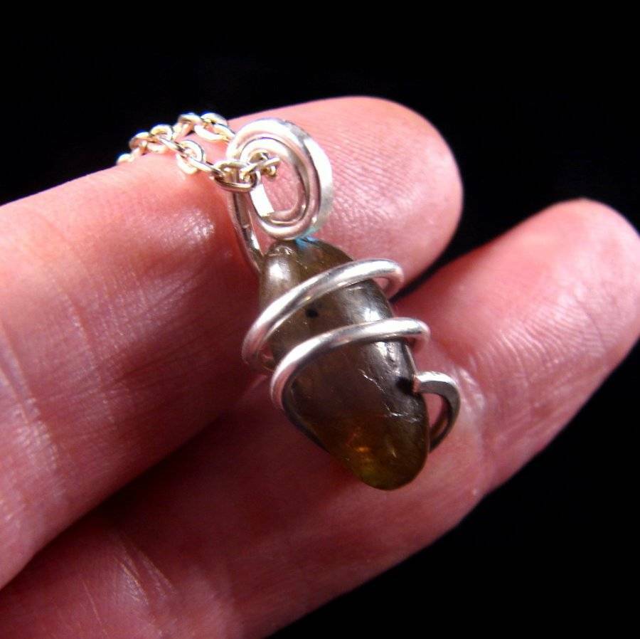 NORTHERN LIGHTS LABRADORITE CRYSTAL PENDANT STERLING SILVER REIKI 302